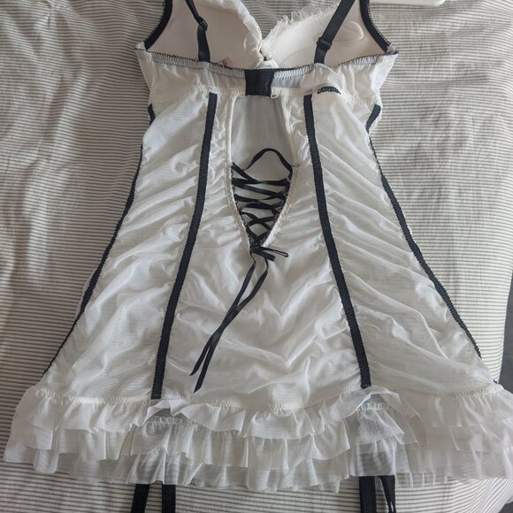 Lingerie - Picture 2 of 3